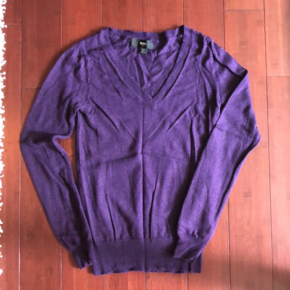 Dark purple fitted v neck sweater XS